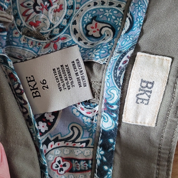 Shorts - Picture 2 of 3